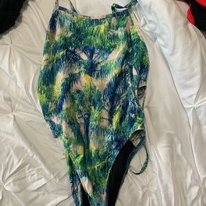 One piece Jolyn tie back